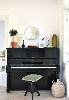 #923700 Piano Vertical para estudio marca HEINRICH & DECKER  en Remate.